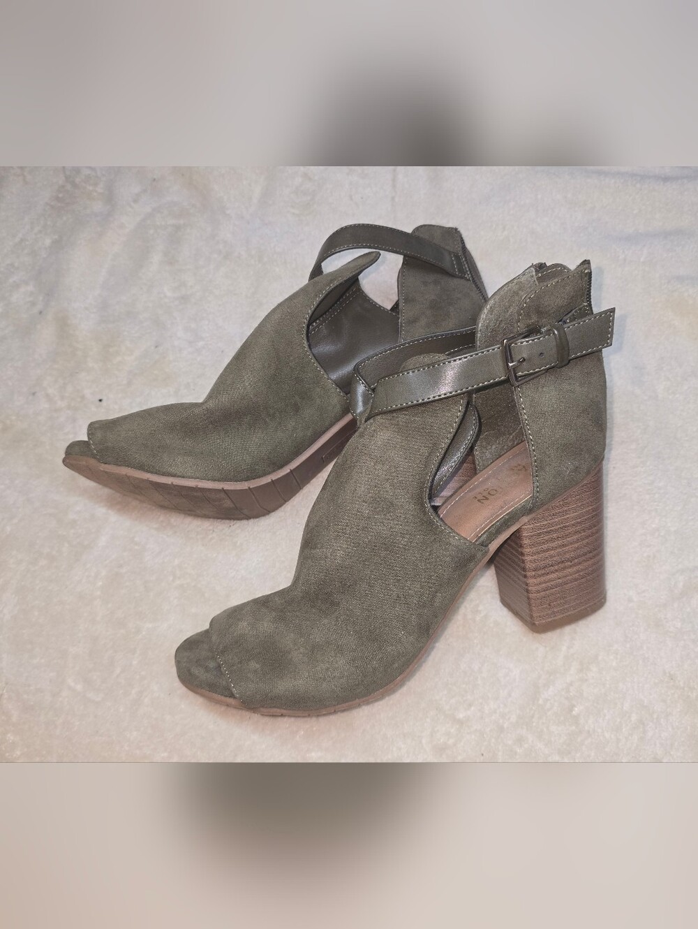 Kenneth Cole REACTION Hit Hooded Open Toe Bootie Ankle Boot Size 9 Olive